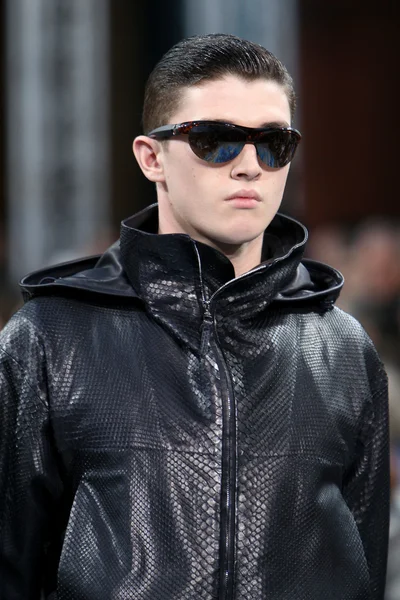 Look 50